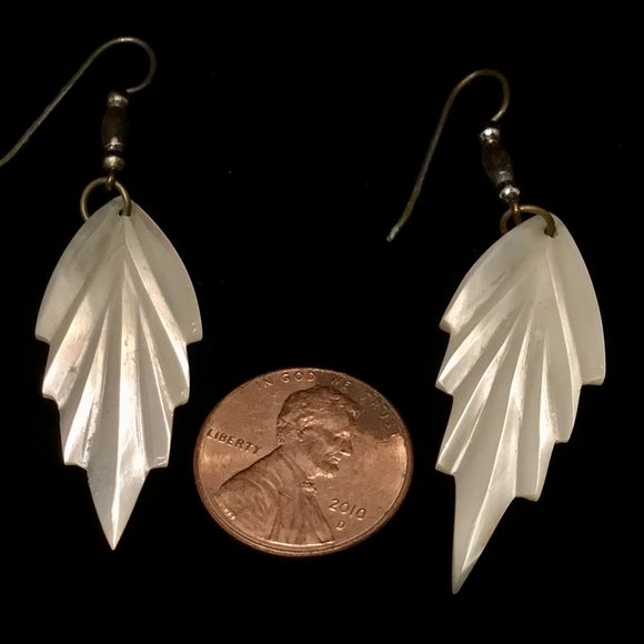 Vintage Art Deco Fan Mother of Pearl MOP Dangle Earrings (Pierced), Hand Carved - Picture 2 of 3